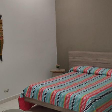 Hostal Komfort Μεντεγίν Εξωτερικό φωτογραφία