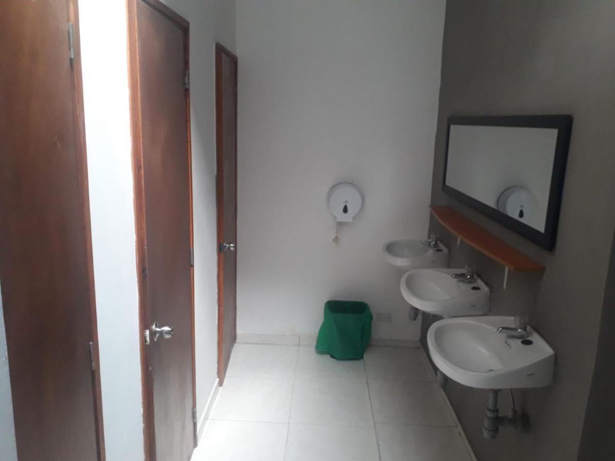 Hostal Komfort Μεντεγίν Εξωτερικό φωτογραφία