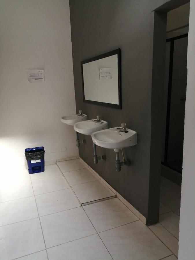 Hostal Komfort Μεντεγίν Εξωτερικό φωτογραφία